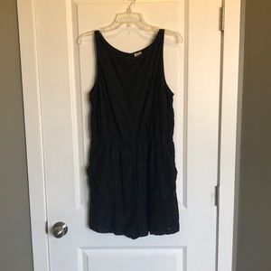 Lacy stretch romper w/pockets